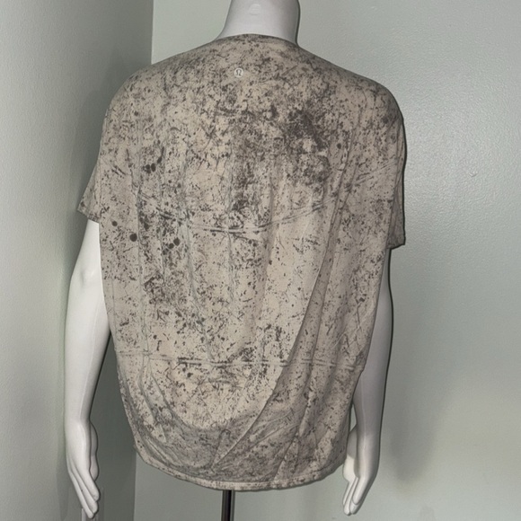 Lululemon Back In Action Tee *Vitasea Size 2 in Cirrus Wash Opal - Picture 5 of 10